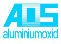 Logo der Aluminium Oxid Stade GmbH; neonblaue Schrift auf weißem grund