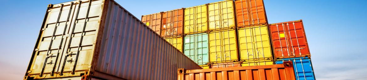 Bunte Container in der Sonne