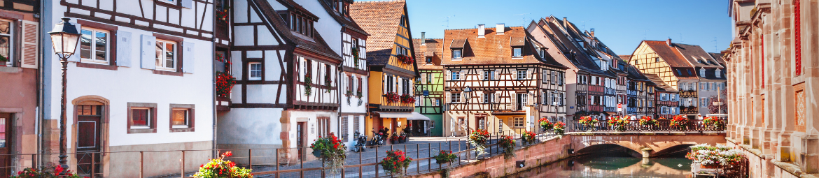 Altstadt mit vielen Fachwerkhäusern am Kanal