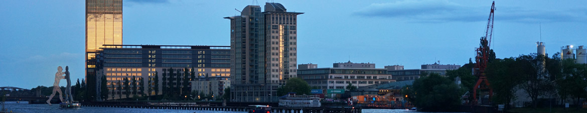 GUTcert Standort - die Twintowers im Abendlicht