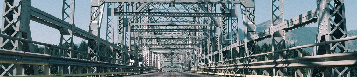 Brücke aus zertifiziertem Stahl
