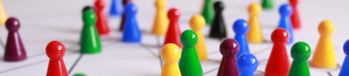 Spielfiguren in einem Netzwerk